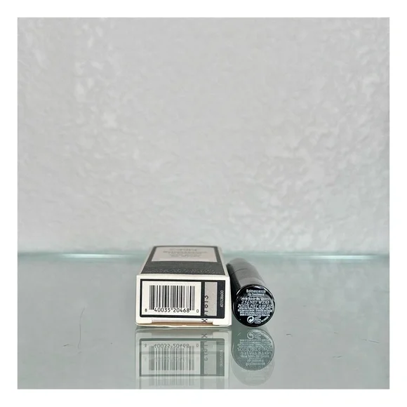 Oribe Balmessence Lip Treatment - Black - Picture 4 of 6